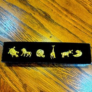 Pin set of 6 different gold lapel pins.